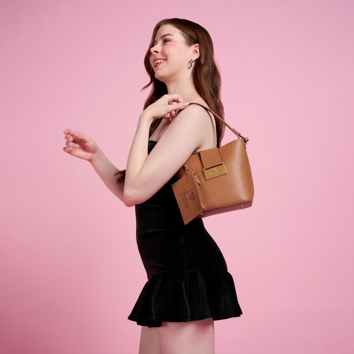 L'Aura Trove Bucket Tote