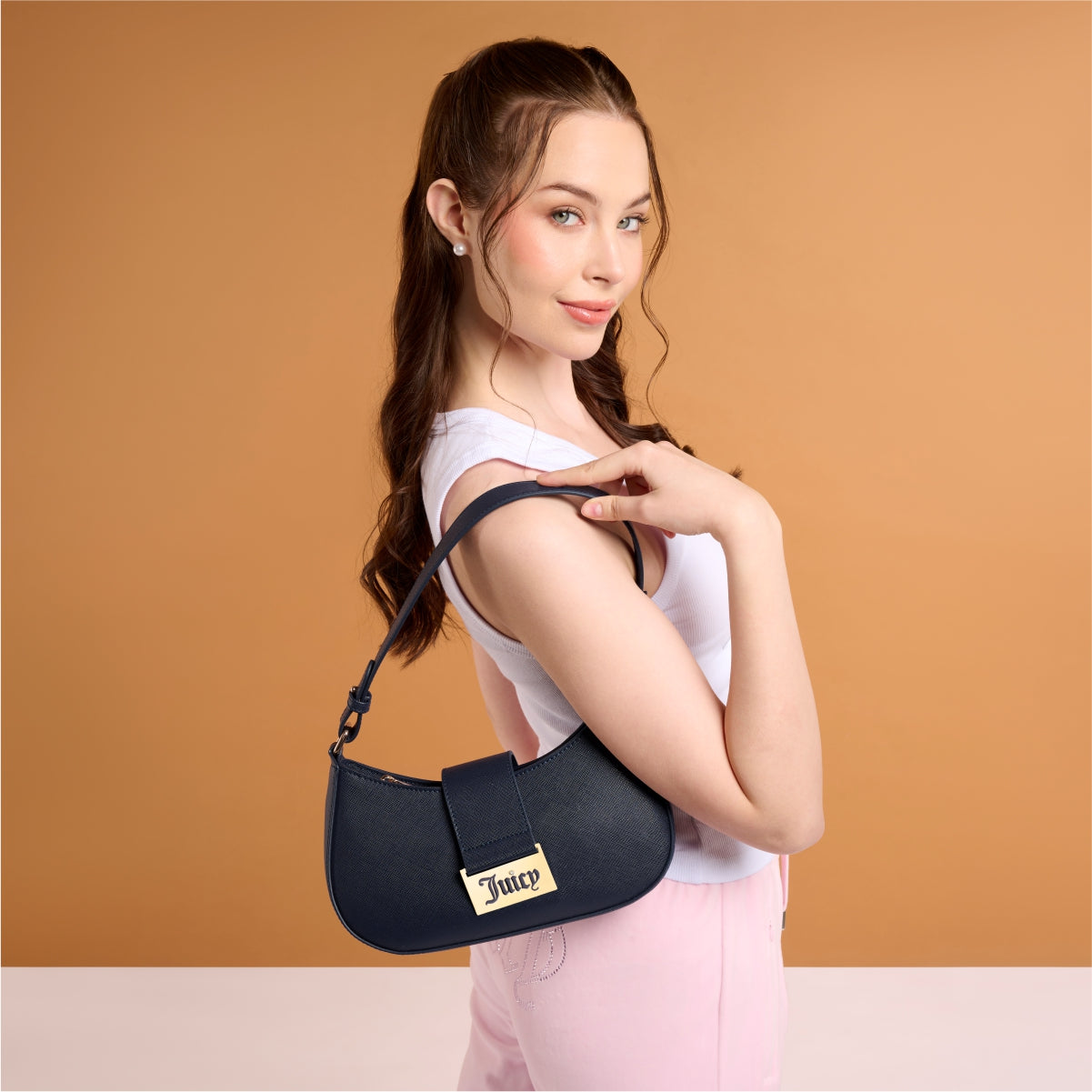 L'Aura Trove Baguette